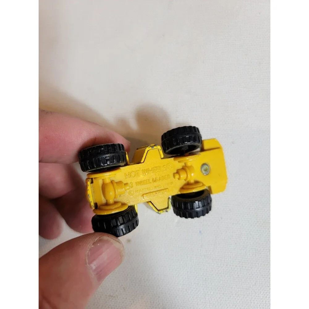 Vintage 1970s Hot Wheels 3 Wheel Loader 1979 Yellow Diecast VTG
